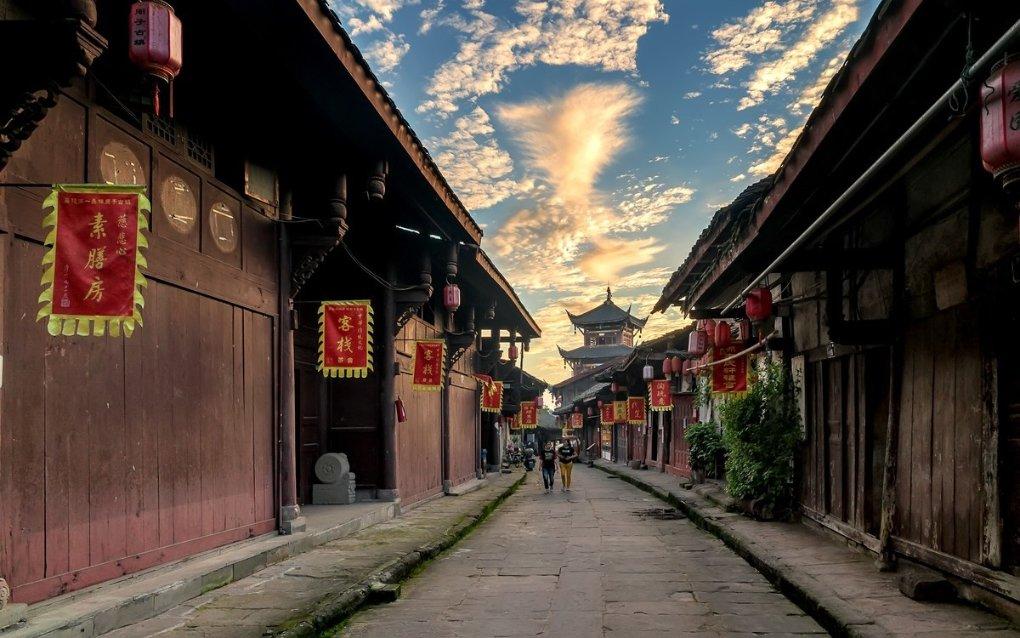 银行员工将客户照片发网上，并称其为“奇葩客户”？禾诚农商行回应：批评教育处理